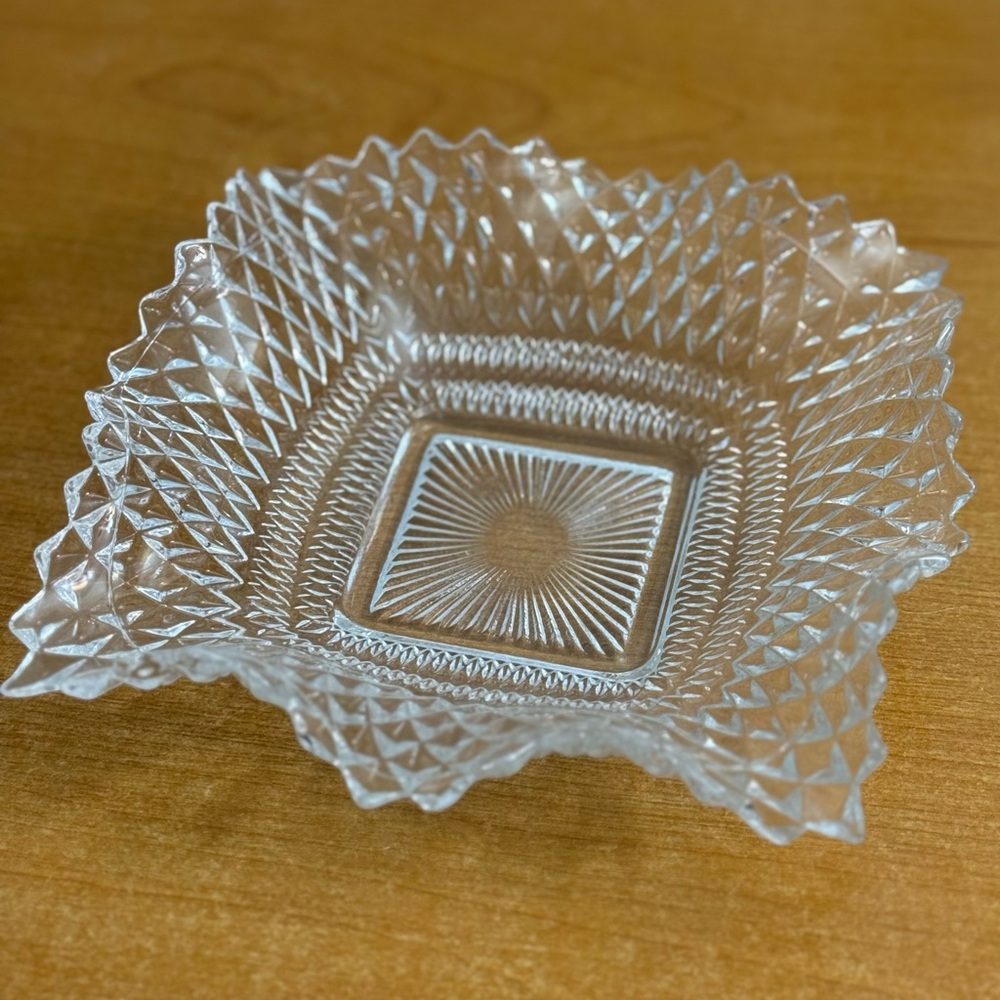 Vintage 1950s Diamond Point Indiana
Glass Square Candy Relish Dish‎